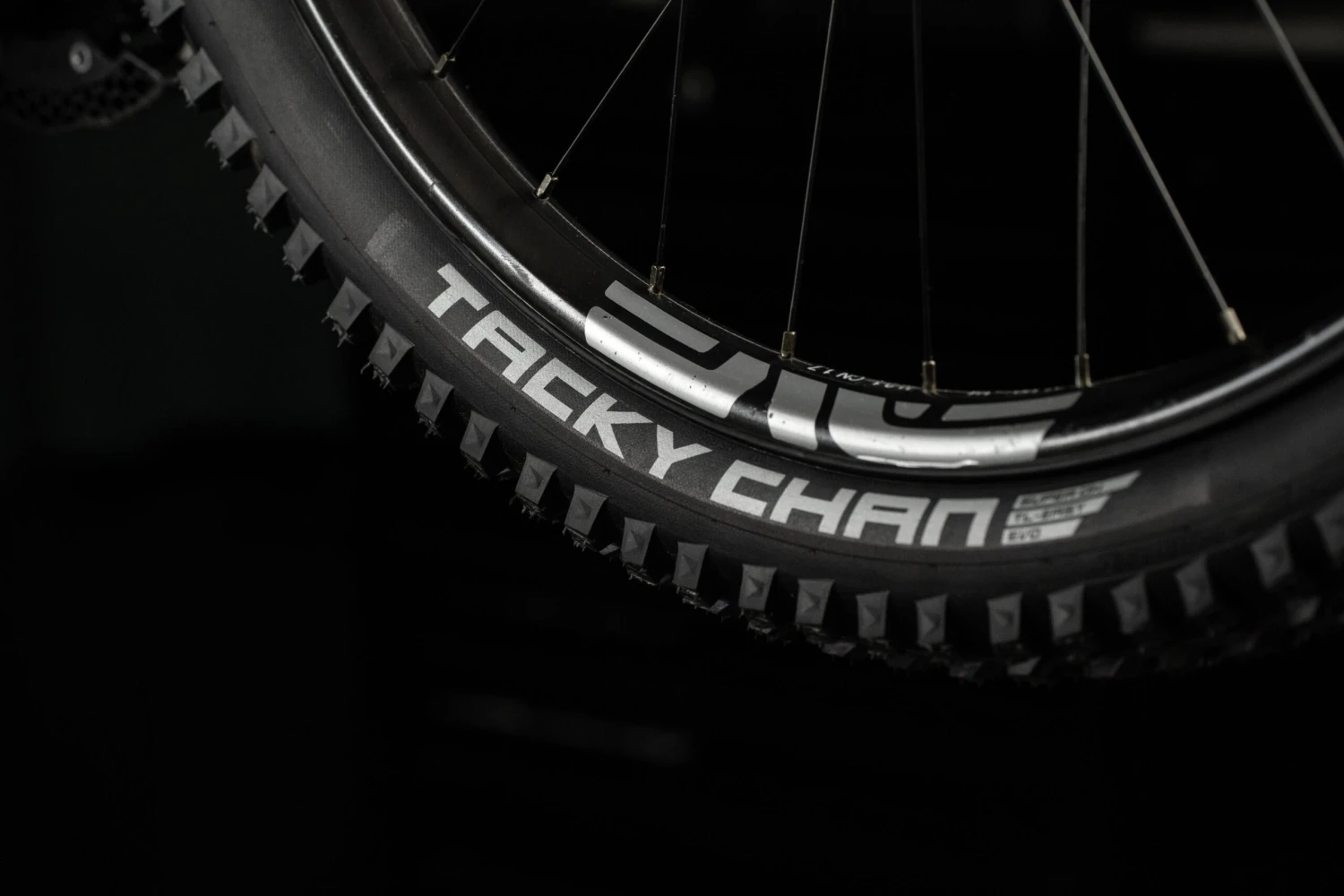 Schwalbe Tacky Chan TLE Folding Tyre, 29x2.40", Super Gravity ADDIX Ultra Soft - Image 5